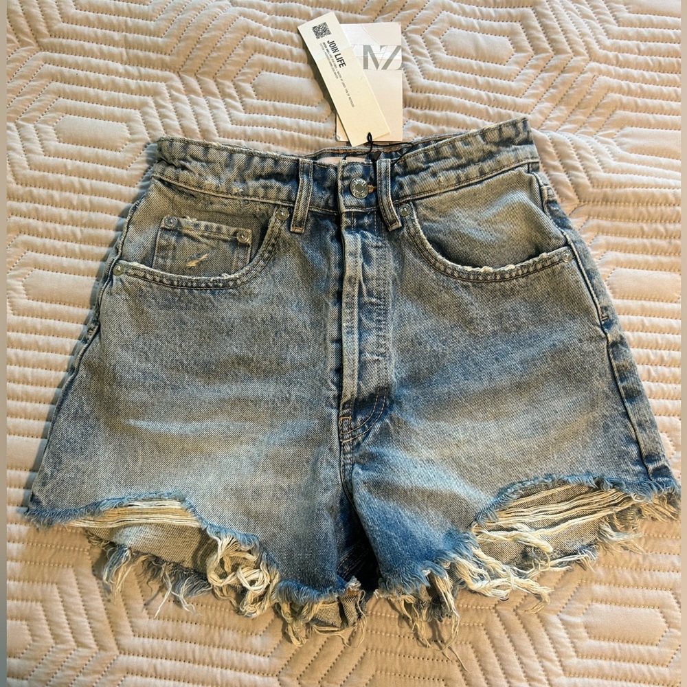 NWT Zara Hi-Rise Distressed Denim Shorts